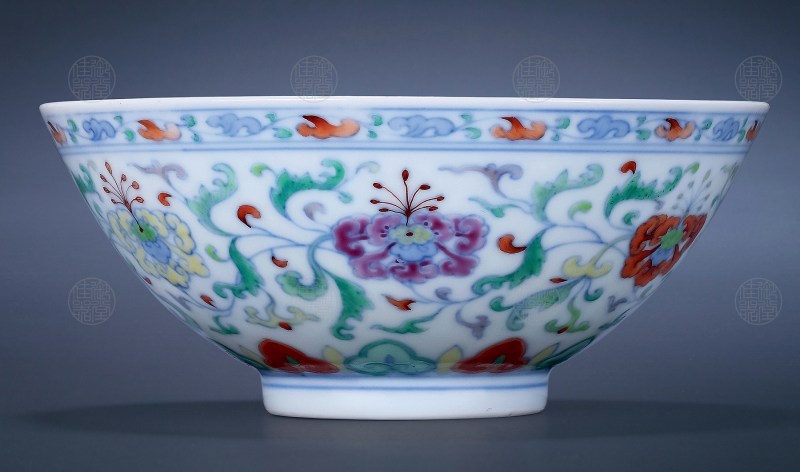 清雍正 斗彩洋花锁边缠枝花茶碗 - 图2