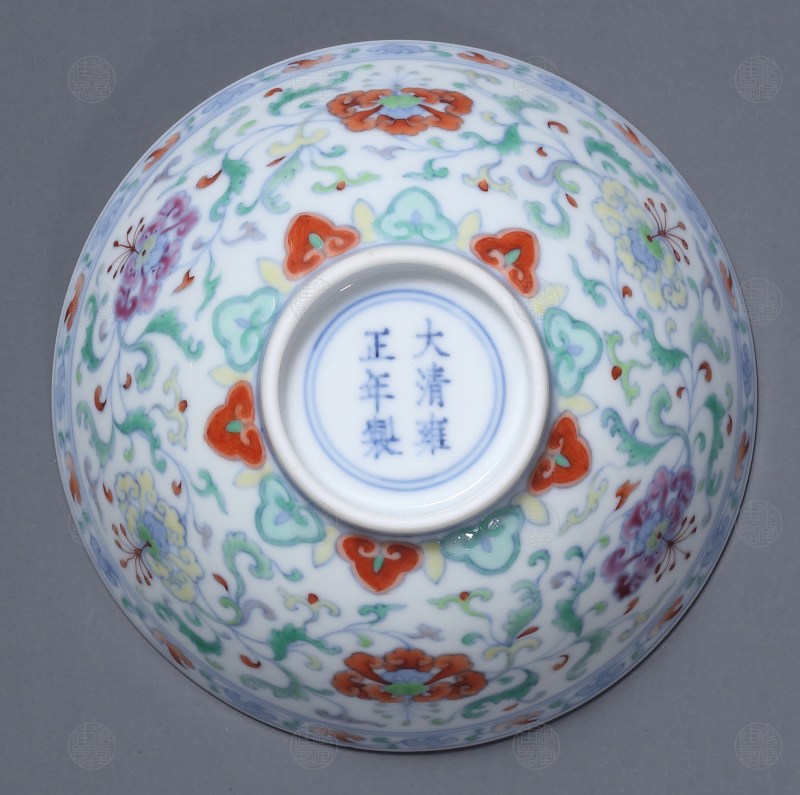 清雍正 斗彩洋花锁边缠枝花茶碗 - 图4