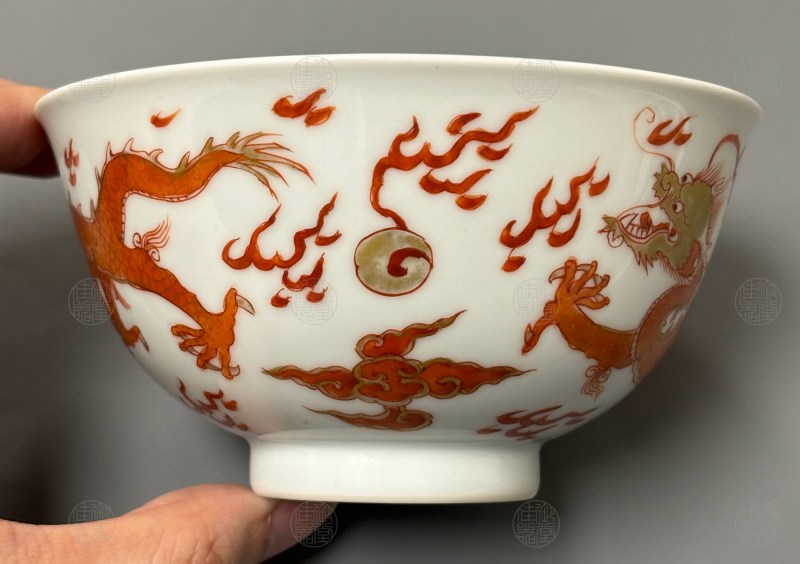 清康熙 矾红描金龙纹撇口碗 - 图3