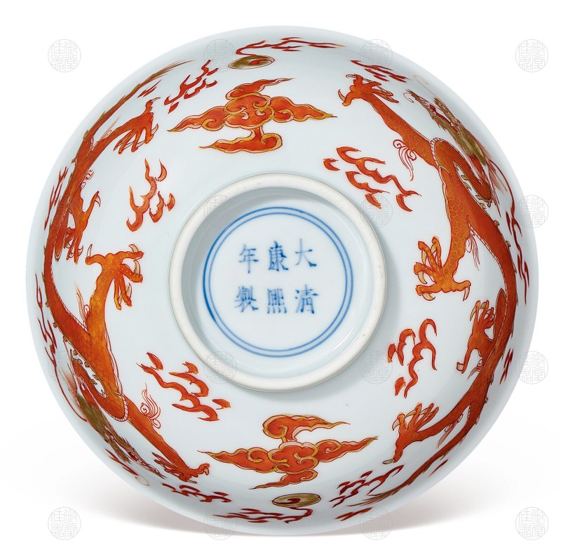 清康熙 矾红描金龙纹撇口碗 - 图2