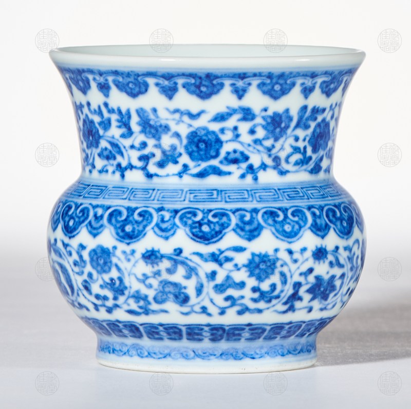 青花缠枝莲纹渣斗