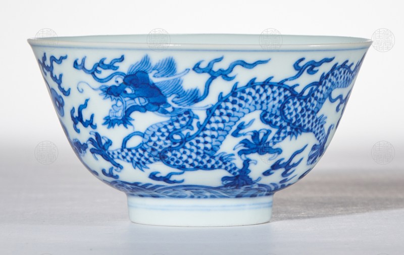 青花龙纹茶碗
