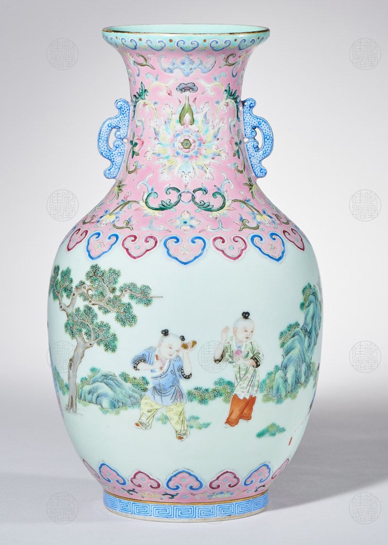 清道光 粉红地洋彩婴戏纹双耳瓶 - 图2
