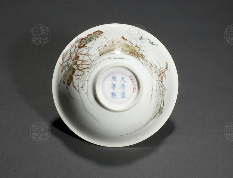 清康熙 五彩荷塘清趣图撇口浅碗 - 图3