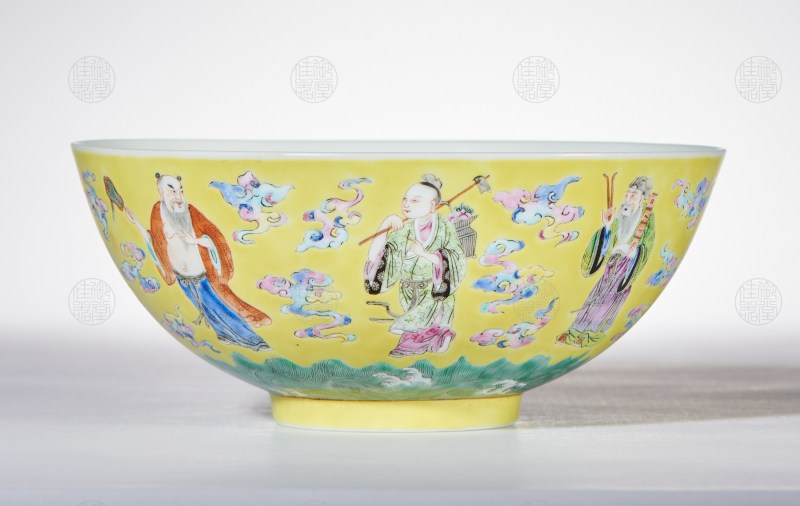 清道光 黄地洋彩八仙祝寿纹大碗 - 图2