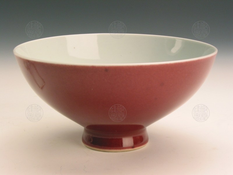 白里霁红釉鸡心碗