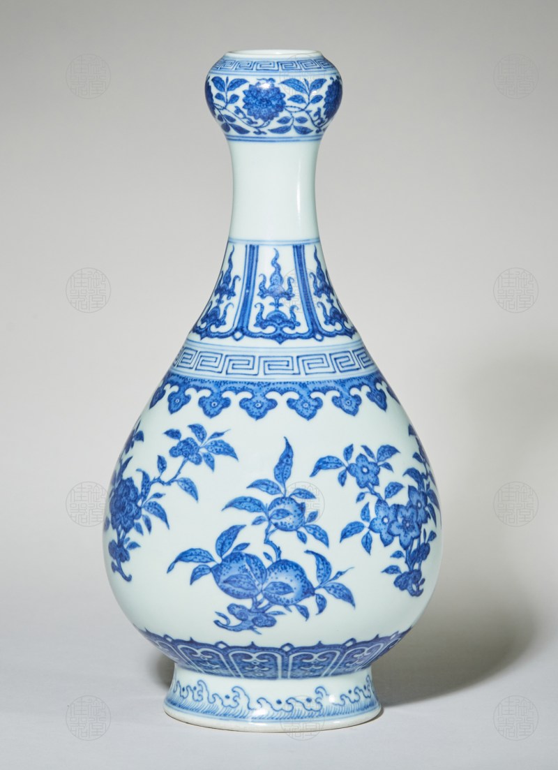 青花折枝花果纹蒜头瓶