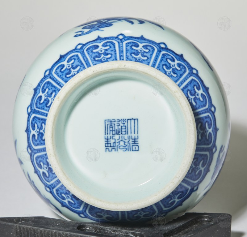 清道光 青花折枝花果纹蒜头瓶 - 图2