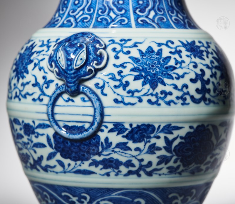 清道光 青花缠枝莲纹小铺首尊 - 图3