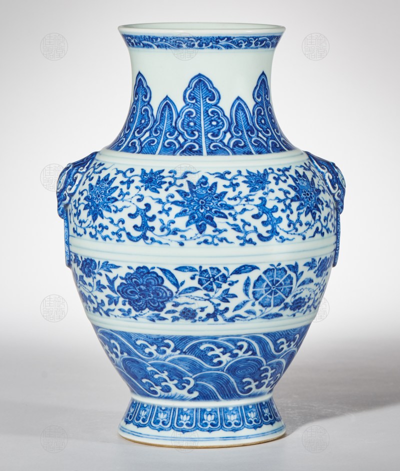 清道光 青花缠枝莲纹小铺首尊