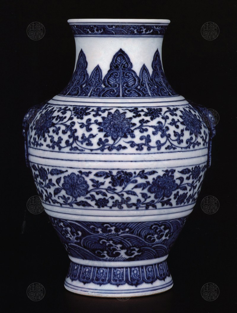 清雍正 青花缠枝莲纹小铺首尊