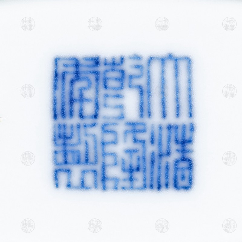清乾隆 青花螭龙捧寿纹如意耳葫芦扁瓶 - 图3