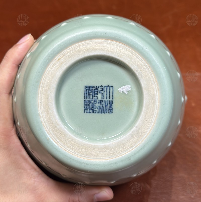 清乾隆 青釉鼓钉铺首罐 - 图3