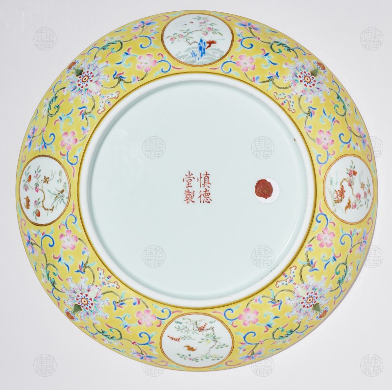 清道光 黄地洋彩开光福寿纹大盘 - 图2
