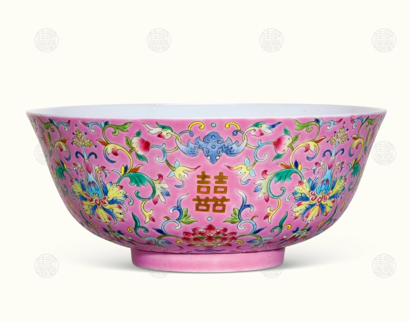 清道光 粉红地洋彩双喜宝相花纹碗
