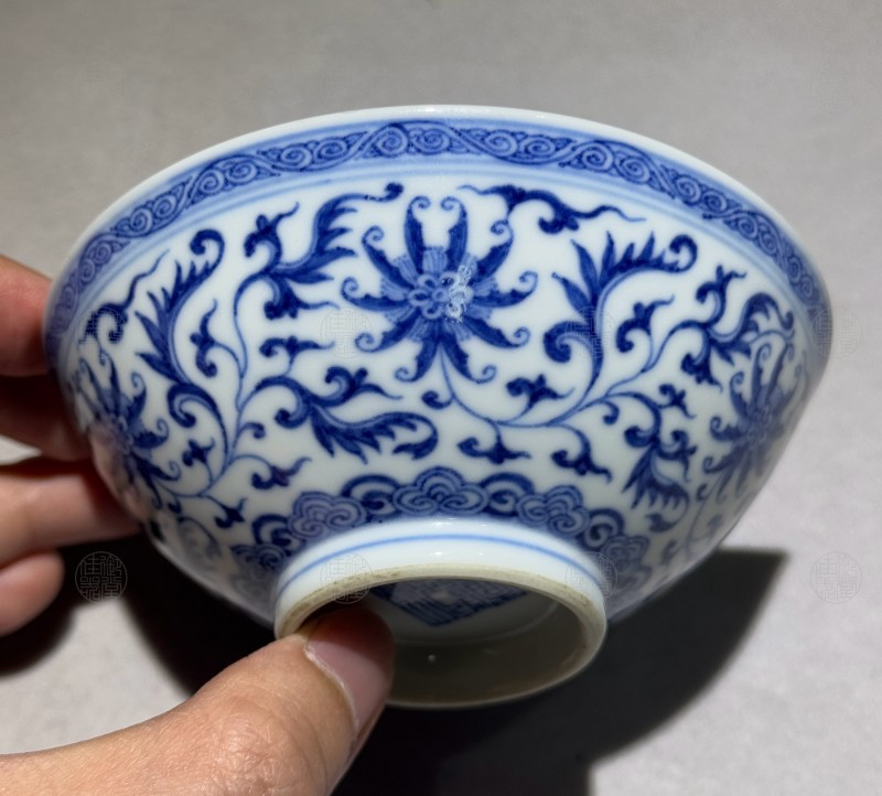 清乾隆 青花洋花纹小斗笠碗