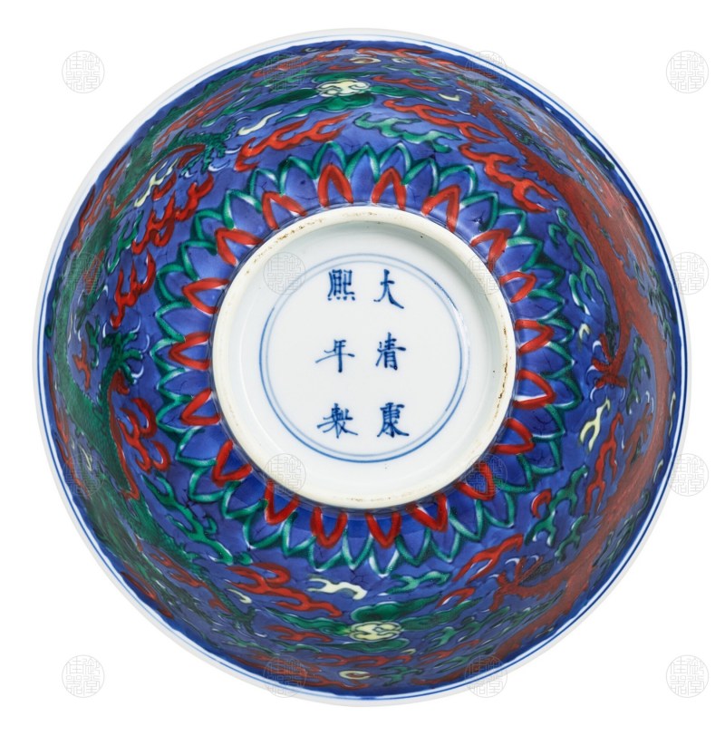 清康熙 青花地五彩龙纹中碗 - 图3