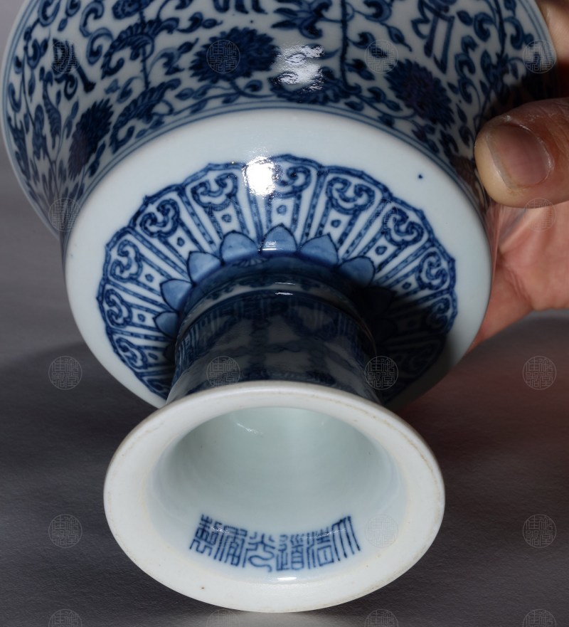 清道光 青花缠枝莲托梵文高足碗 - 图4