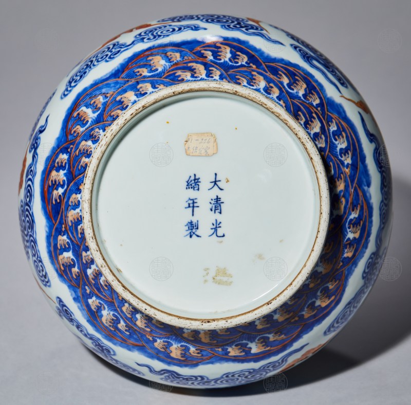 清光绪 青花矾红云蝠纹荸荠瓶 - 图2
