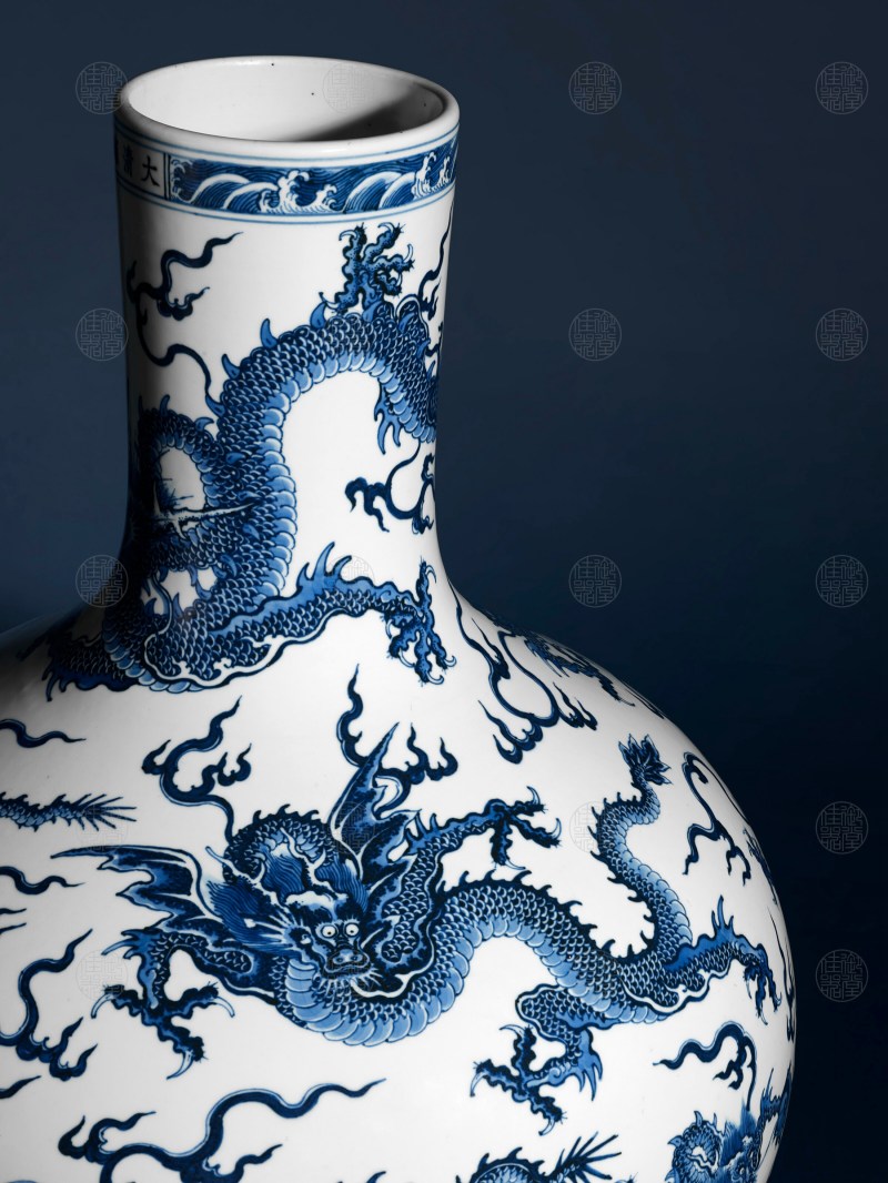 清雍正 青花九龙闹海纹天球瓶 - 图3
