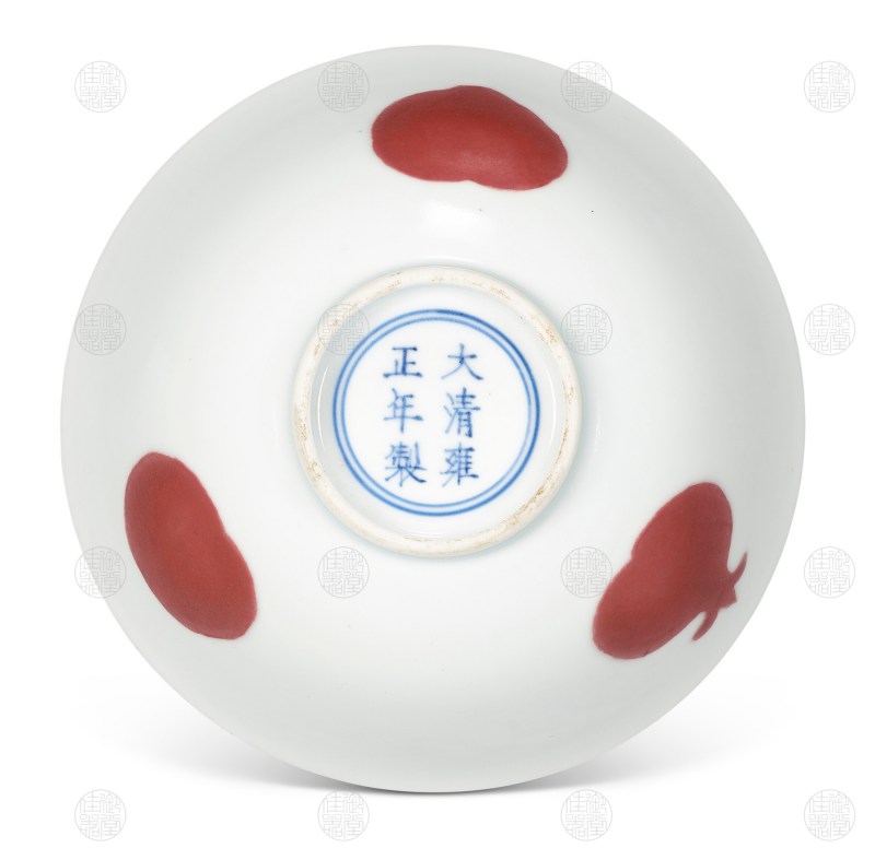 清雍正 填红三果纹撇口小碗 - 图2