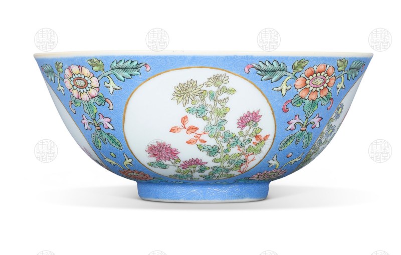 浅蓝地洋彩重阳秋菊纹膳碗