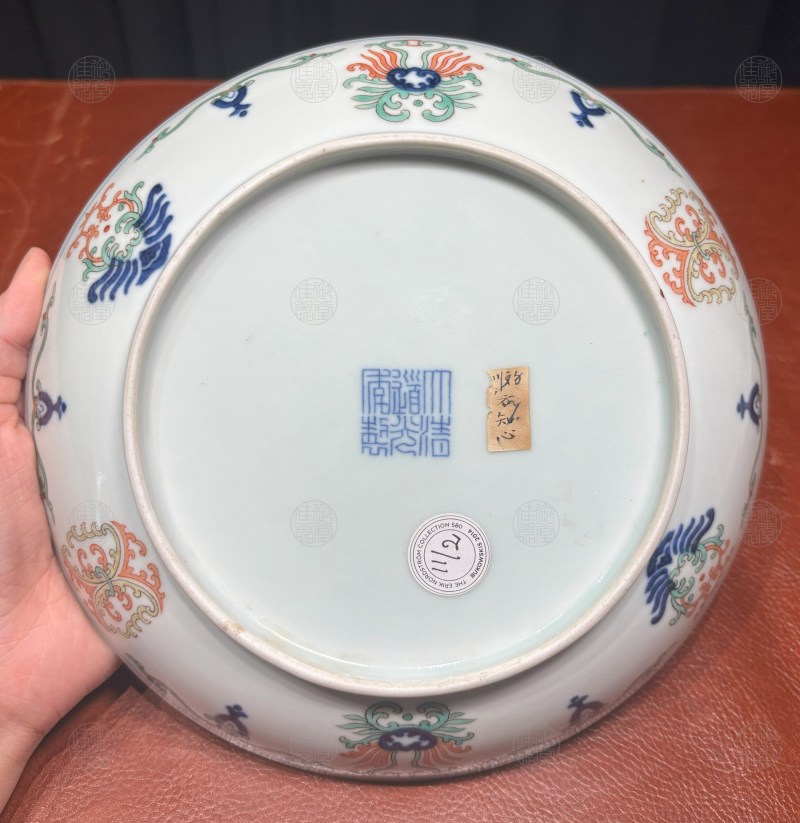 清道光 青花五彩忍冬纹盘 - 图2