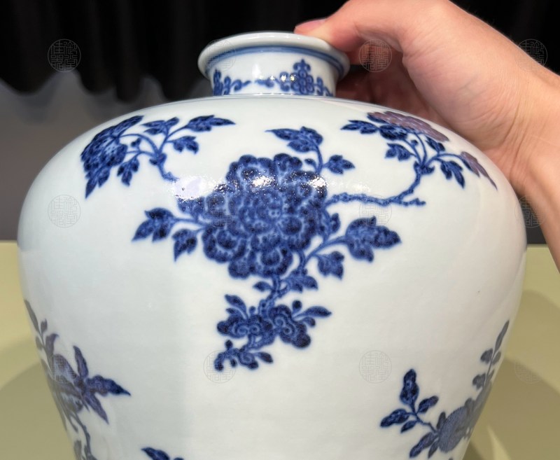 清乾隆 青花折枝花果纹梅瓶 - 图4