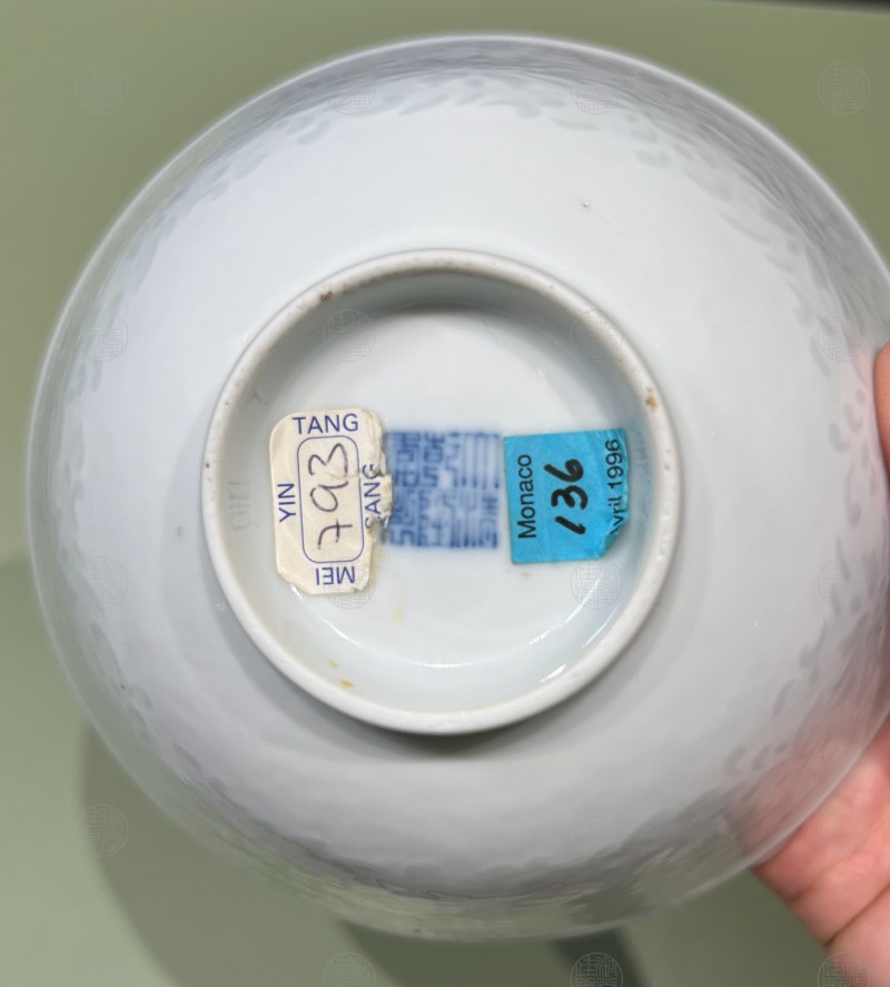 清乾隆 白釉玲珑缠枝莲纹碗 - 图3
