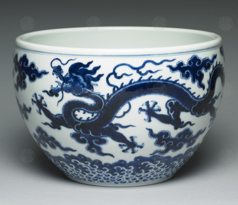 清乾隆 青花双龙纹案缸