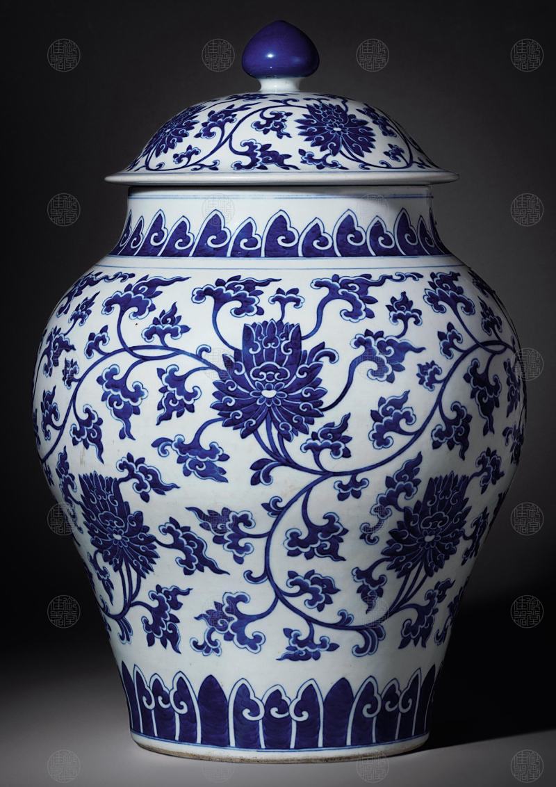 青花缠枝莲大将军罐