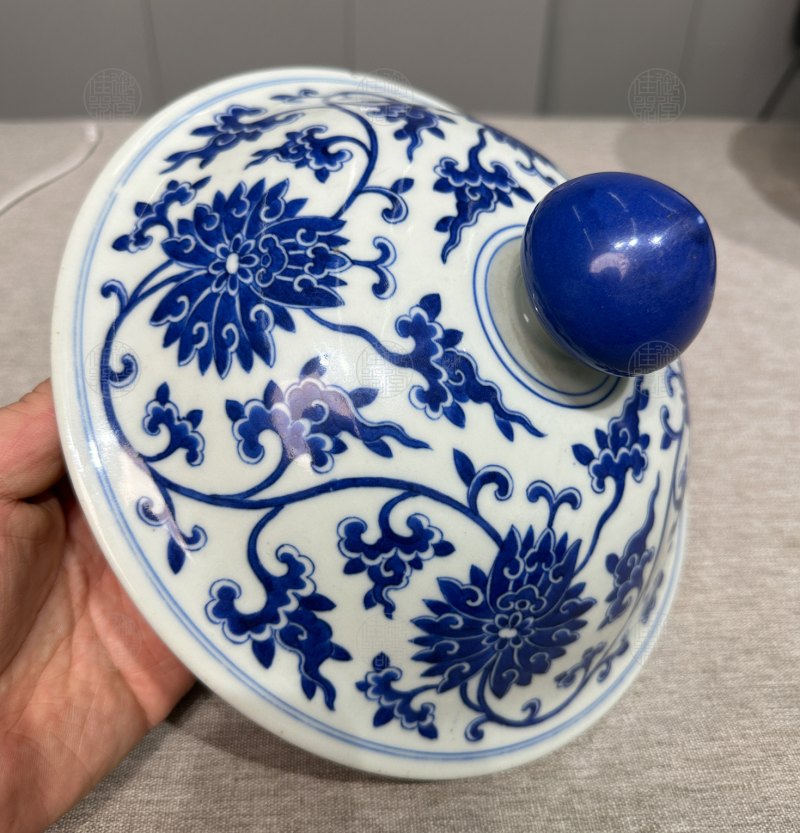 清道光 青花缠枝莲大将军罐 - 图3