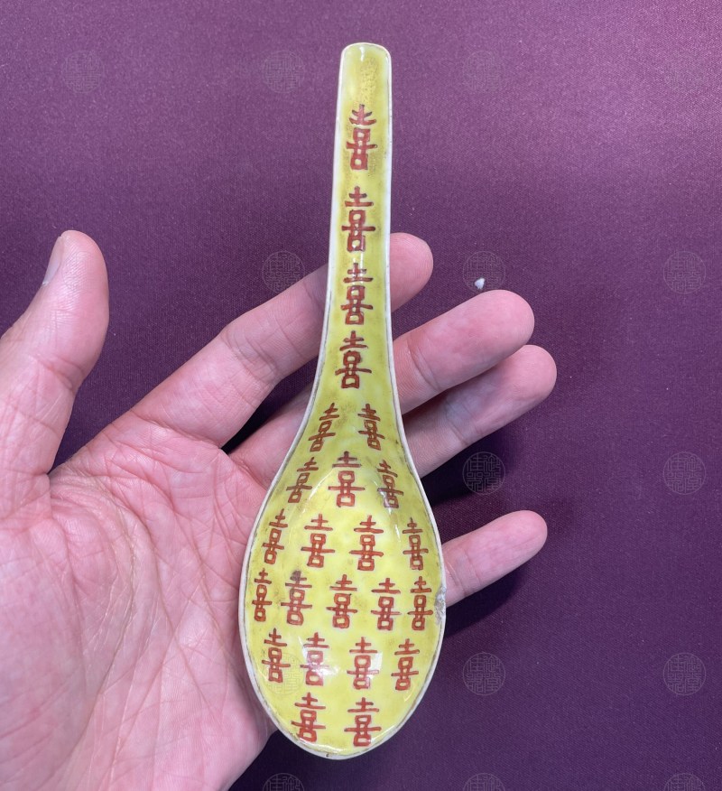 清同治 黄地红喜字羹匙 - 图3