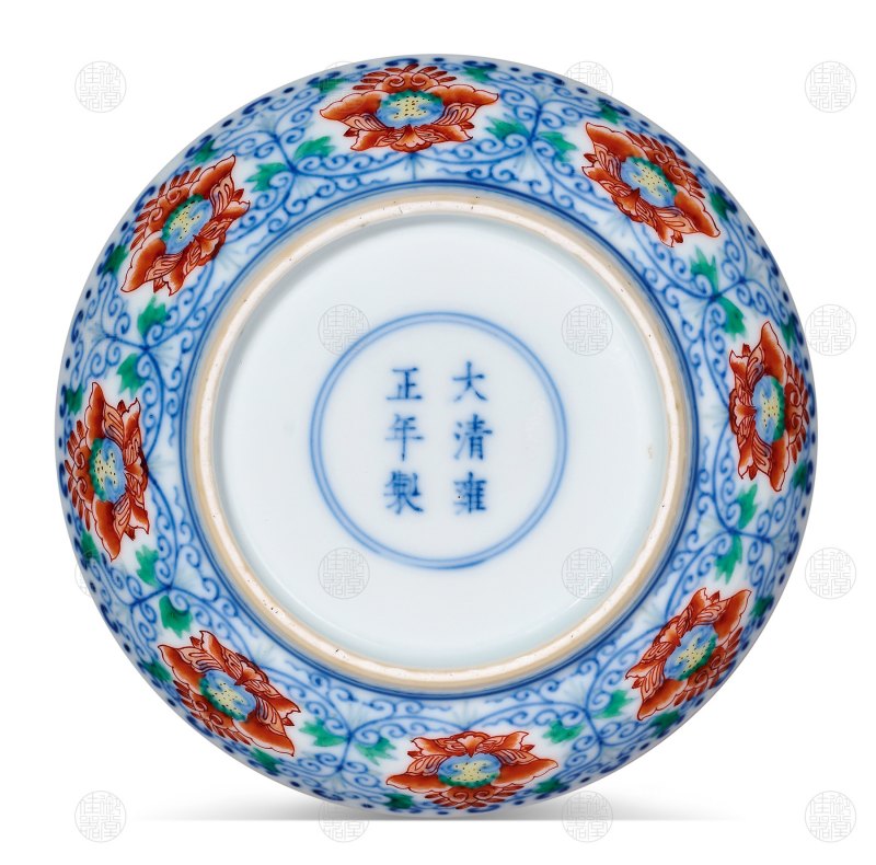 清雍正 斗彩宝莲纹三寸碟 - 图2