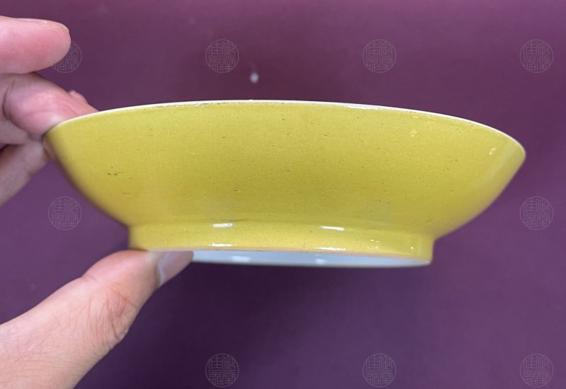 清雍正 白里娇黄六寸敞口盘 - 图2