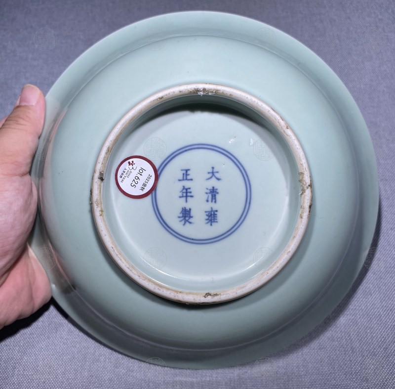 清雍正 青釉模印腰花缠枝洋莲纹大碗 - 图2