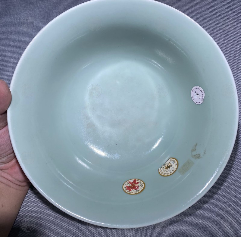 清雍正 青釉模印腰花缠枝洋莲纹大碗 - 图3