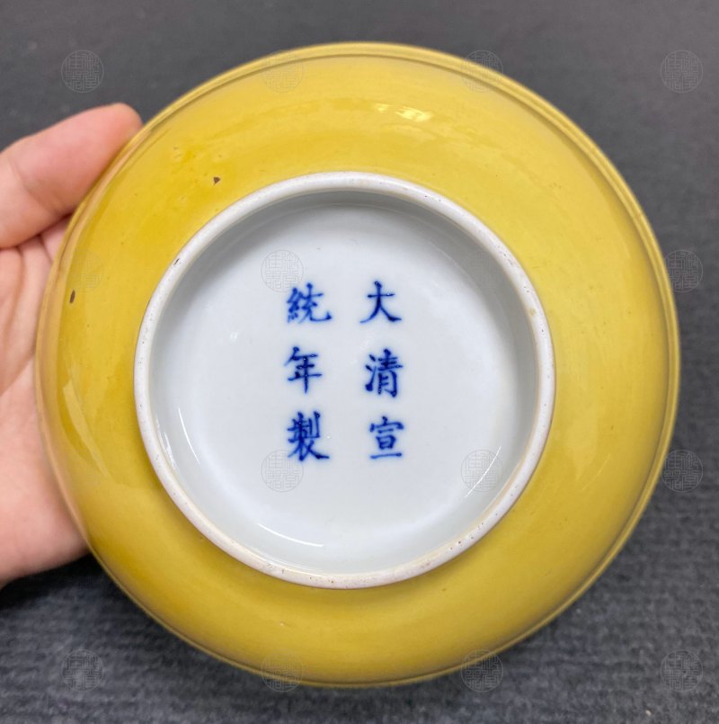 清宣统 里外娇黄釉撇口五寸碗 - 图2