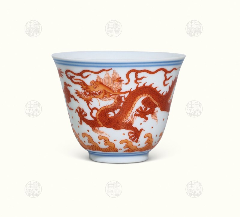 清乾隆 矾红龙纹酒盅