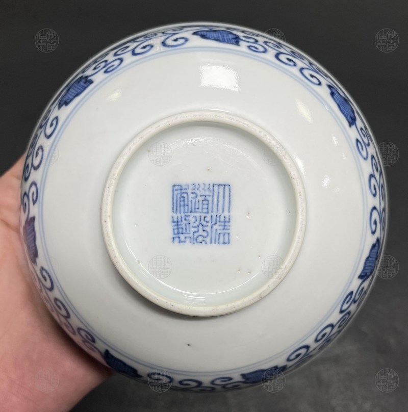 清道光 青花苜蓿莲池纹碗 - 图3