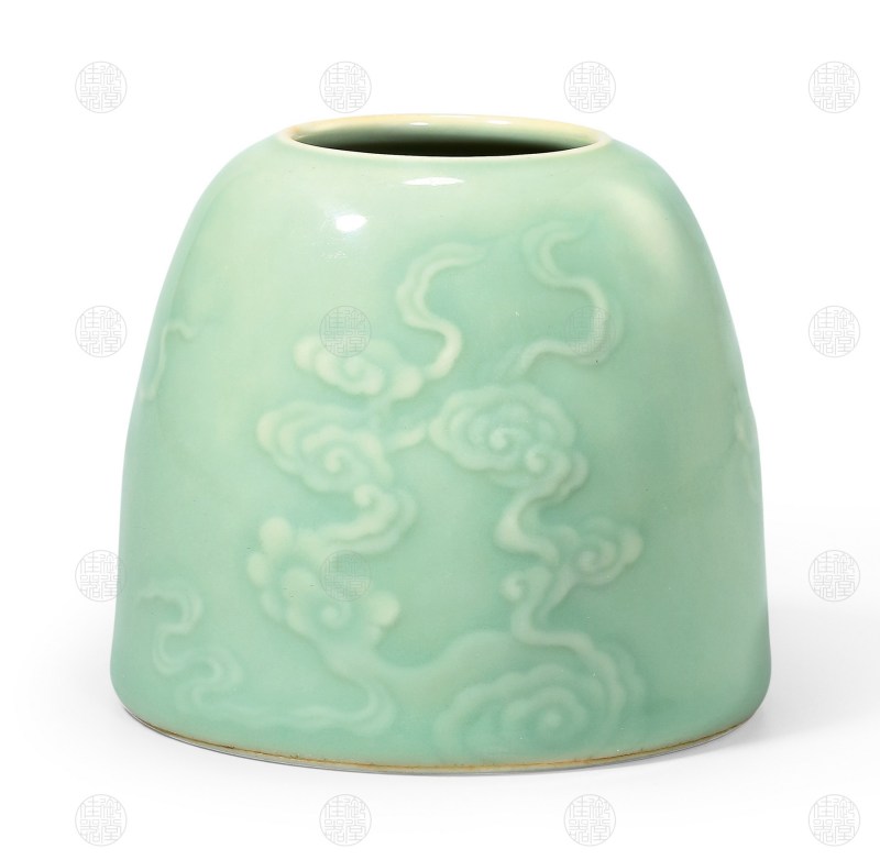 清康熙 青釉暗刻云纹马蹄水盂