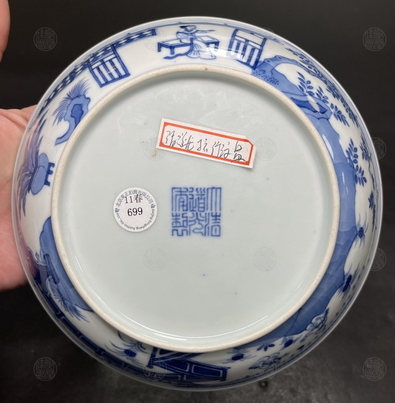 清道光 青花内三友外庭院教子图盘 - 图2