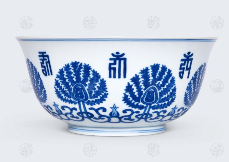 青花宝相花托梵文碗
