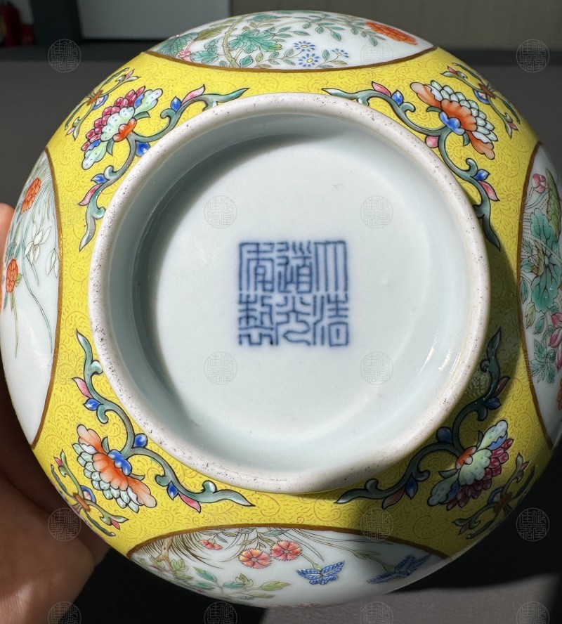 清道光 黄地洋彩万花献瑞纹膳碗 - 图3