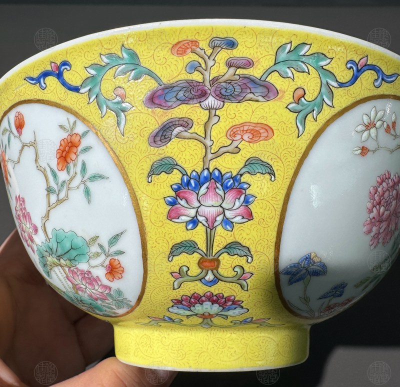 清道光 黄地洋彩万花献瑞纹膳碗 - 图4