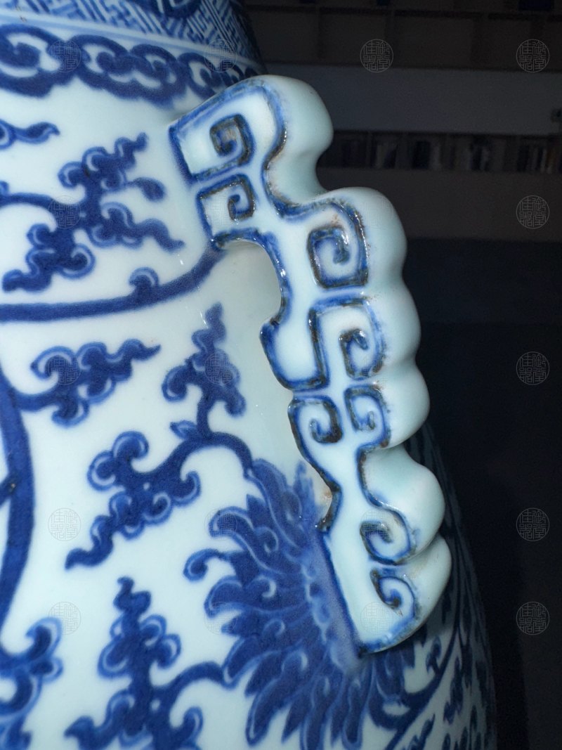 清乾隆 青花缠枝莲纹牛头尊 - 图3