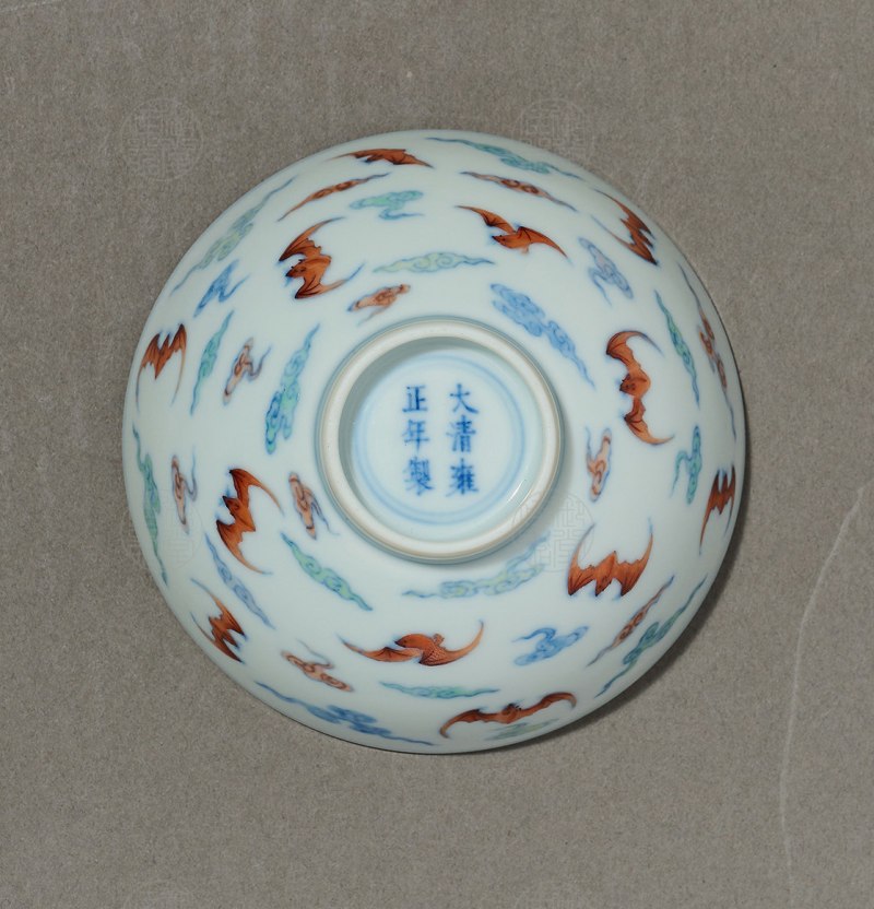 清雍正 斗彩云蝠纹小碗 - 图2