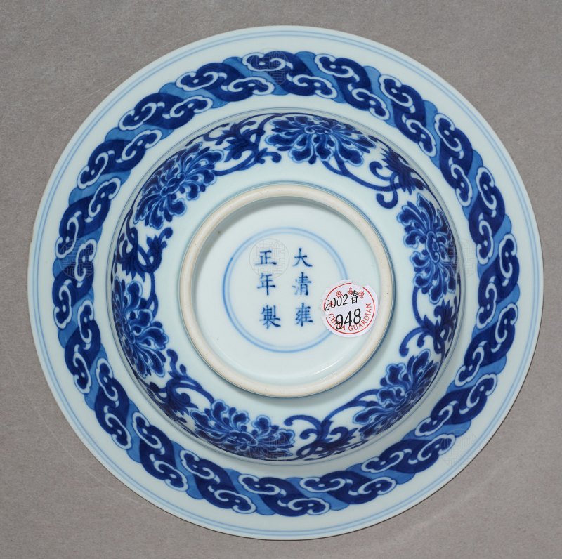 清雍正 青花缠枝菊纹折腰碗 - 图3