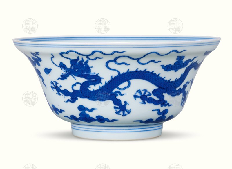 清乾隆 青花云龙纹折腰碗