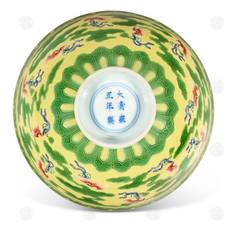 清雍正 娇黄地五彩福禄万代纹鸡心中碗 - 图3
